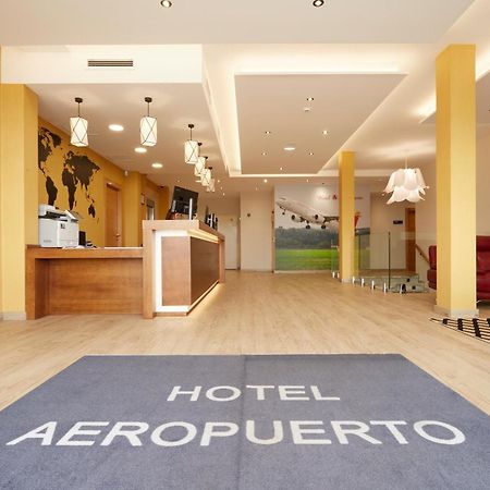 Hotel Arias Aeropuerto Сантьяго дел Монте Экстерьер фото