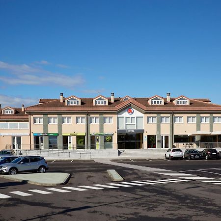 Hotel Arias Aeropuerto Сантьяго дел Монте Экстерьер фото