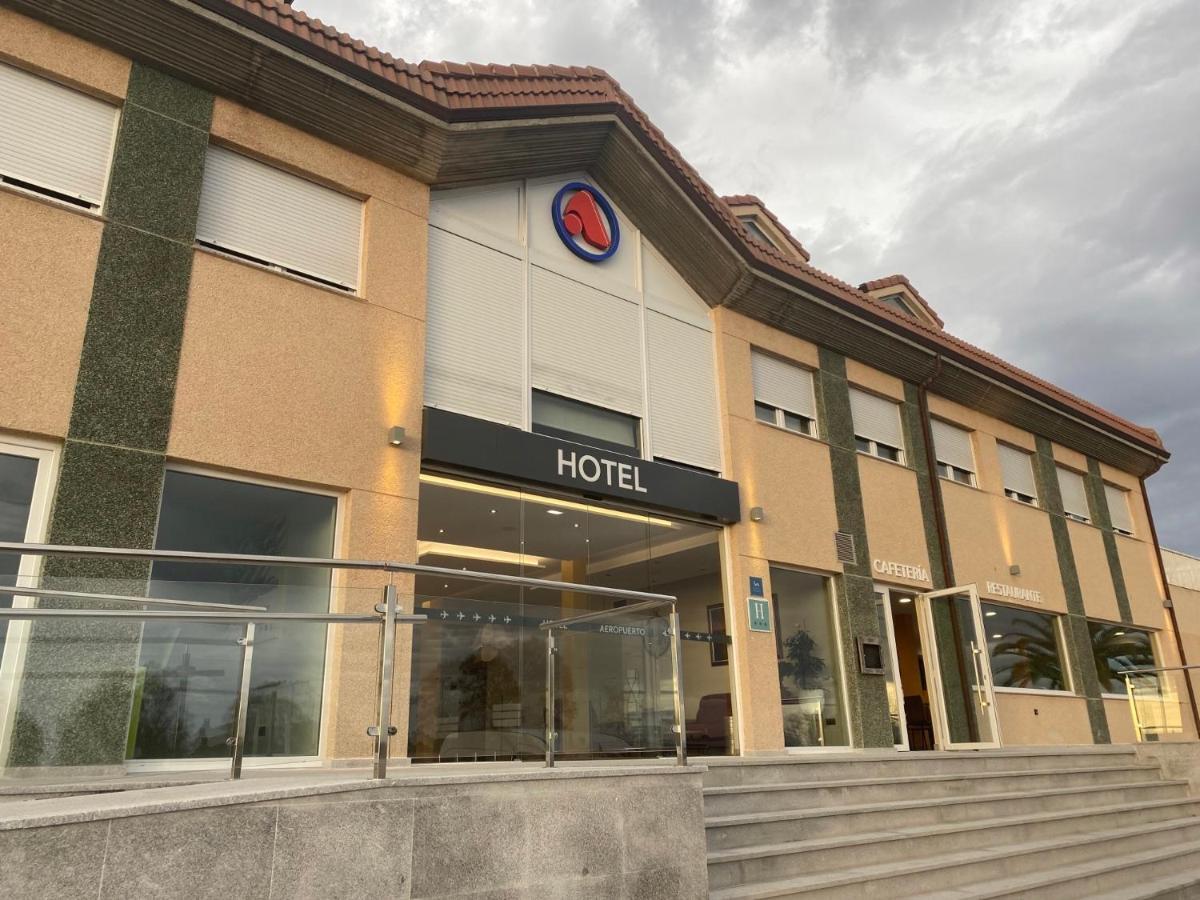 Hotel Arias Aeropuerto Сантьяго дел Монте Экстерьер фото