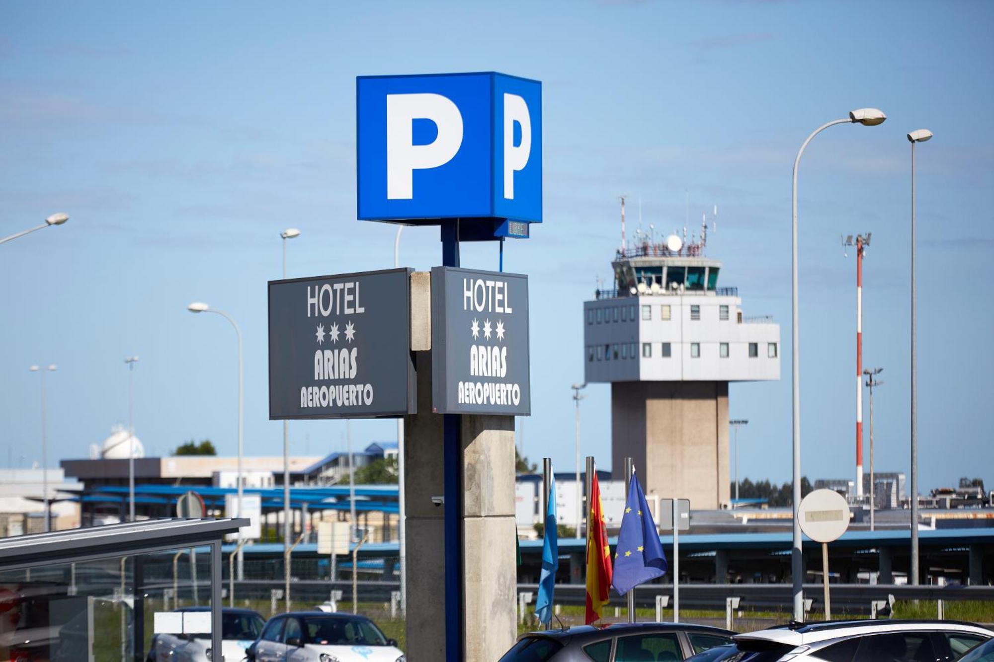 Hotel Arias Aeropuerto Сантьяго дел Монте Экстерьер фото