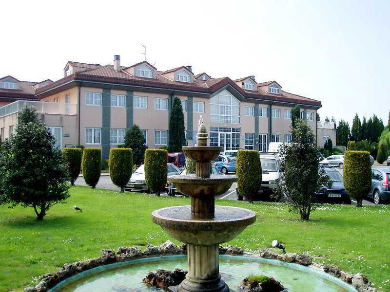 Hotel Arias Aeropuerto Сантьяго дел Монте Экстерьер фото